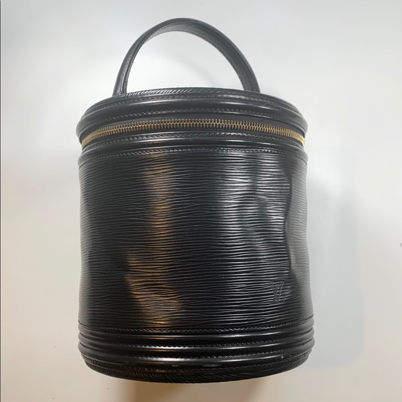 louis vuitton vanity case round
